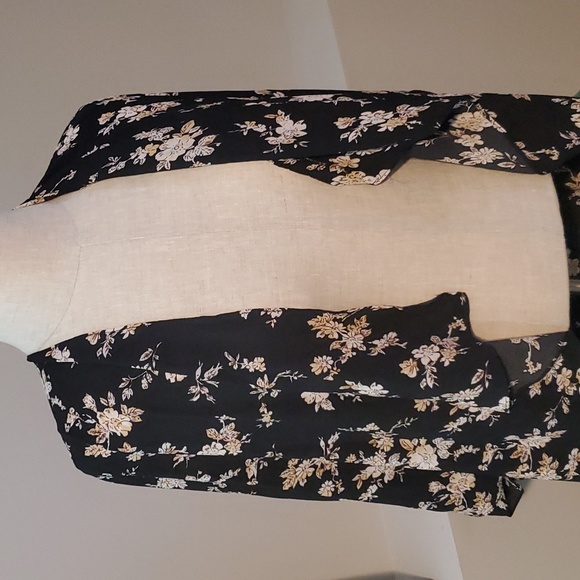 Maurices Black, Tan and White Floral ruana one size - Picture 2 of 3